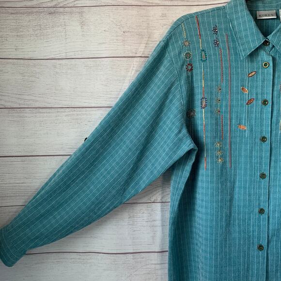 Vintage Koret Teal Blue Button Up Shirt Embroider Flowers Roll Tab Sleeves Small - Picture 8 of 16